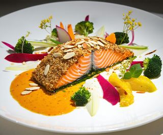 Somon in crusta de migdale