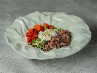 Солона вівсянка з ростбіфом та печеним перцем