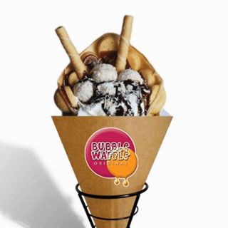 Gofr bąbelkowy z polewą z białej czekolady