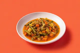 Vege varivo s mahunama i domaće pecivo