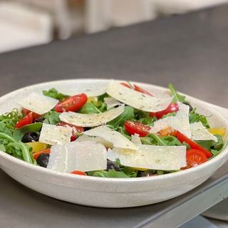 Salada de frango e rúcula