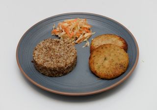 ქათმის კოტლეტი ბოსტნეულით