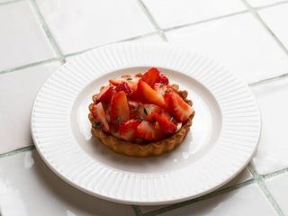 TARTA Z OWOCAMI SEZONOWYMI