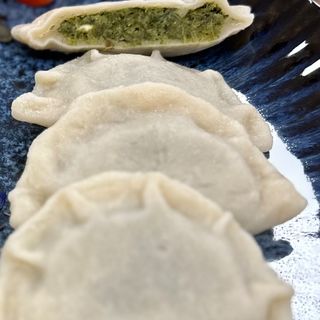 Pierogi ze szpinakiem, fetą i suszonymi pomidorami 10szt