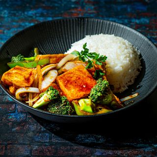 Lonchas De Tofu Pimienta Negra Y Brócoli