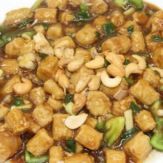 Fried Baby Corn With Cashew In Ginger And Garlic Sauce