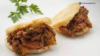 50 Arepa Carne Mechada