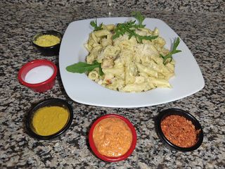 Pasta Con Pollo 500 gr.