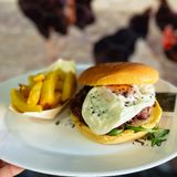 Hamburguesa De Retinta con huevo frito y pulled pork