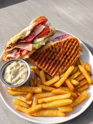 Deli sendvič