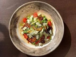 Sałatka z gruszką i serem gorgonzolą (270 g)