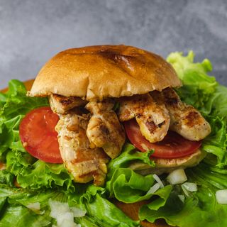 Pileći ražnjić 200 gr u lepinji