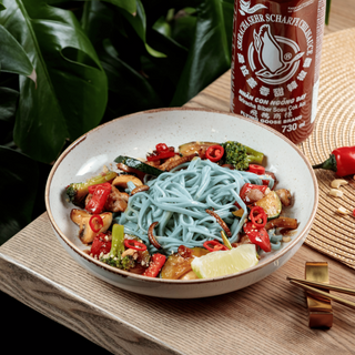 Тай локшина з зоофобусами та курячим стегном (320 г.)