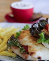 Domaći pizza sendvič Piletina (služi se od 9: 00-22: 30h)