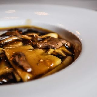 Manzo con funghi e bambù