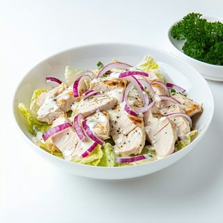 SALATA DE PUI CU CEAPA ROSIE SI MAIONEZA ( cu precomanda de 4h )