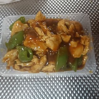 99. Pollo Con Pimiento Verde