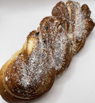 Плетінка здобна з кокосом