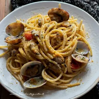 Spaghetti alle vongole e bottarga