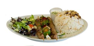 Plato de pinchos de ternera