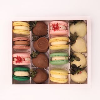 8 Клубник И 8 Макарон