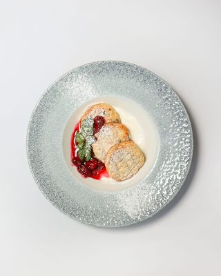 Безглютенові сирники з сезонними ягодами (110г)