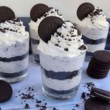 Postre en vaso de Brownie y gallega Oreo 