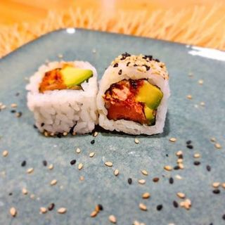 Spicy Salmón Crunch Roll