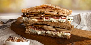 Speck, scamorza, funghi freschi