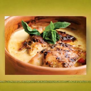 Chicken in milk-garlic sauce