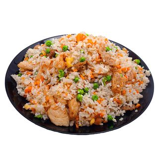 28. Пържен ориз с три вида месо (800гр)