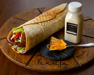 TORTILLA FALAFEL [MEGA, BAKLAWA ORZECHOWA, AYRAN]