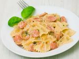 Фарфалле с фирменными сосисками