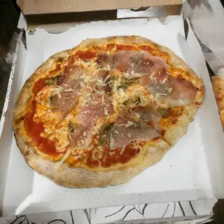 Pizza fantasia del pizzaiolo