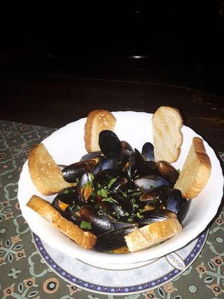 Midii in sos alb/rosu