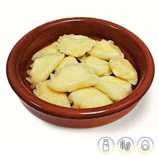 Empanadas hervidas con queso dulce