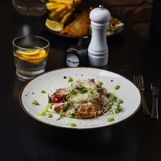 Sałata z kurczakiem (350g)