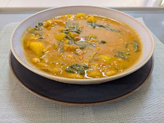 Acelgas esparragadas con garbanzos y magra