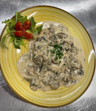 Piept de pui cu smantana si ciuperci