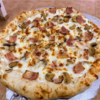 Pizza carbonara (mediana)