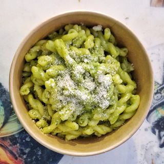 Pasta al Pesto con Queso Crema