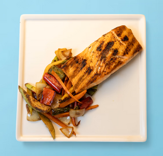 Филе от сьомга на жар с гарнитура (250г)