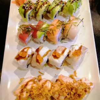 B12. Bandeja de uramakis (16 piezas)