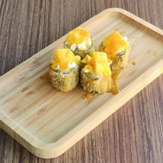 15A. MAKI FRITO DE SALMON CON QUESSO Y MANGO