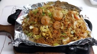 40. Ми-Фен със скариди на плоча (600гр)