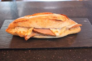 Bocadillo de Lomo, Bacon y Queso