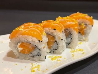 P9 Uramaki salmone e lime