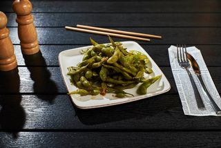 Edamame picante cu usturoi 