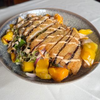Ensalada de Pollo Katsu y Mango