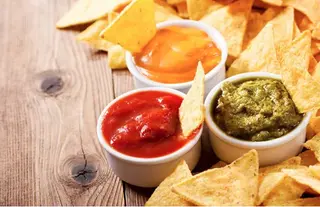 Totopos con salsa